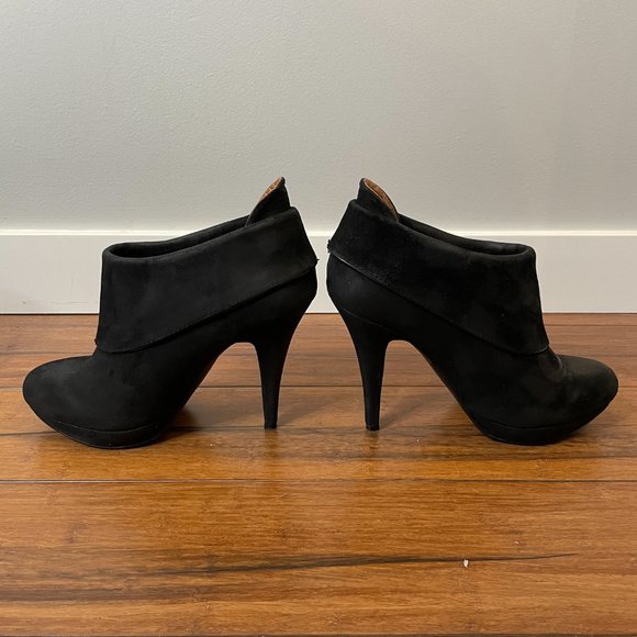 😵 2 FOR $40 // MRKT black suede platforms - Picture 8 of 12